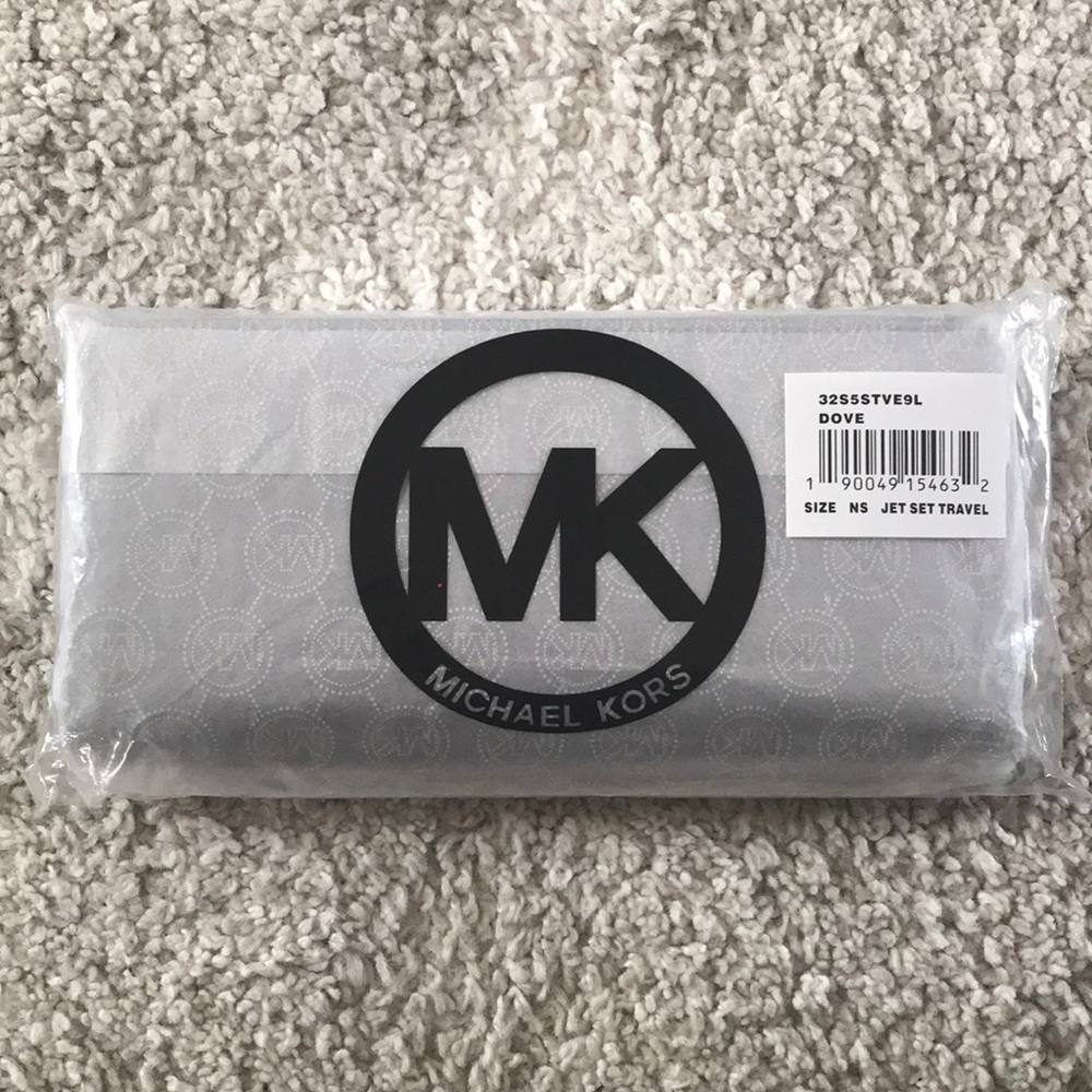 Dove Gray Michael Kors Jetset Travel Wallet